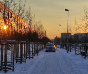Cwani kierowcy jechali chodnikiem