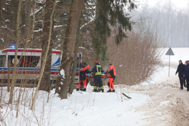 Poważny wypadek na Warmii i Mazurach. Lód paraliżuje region