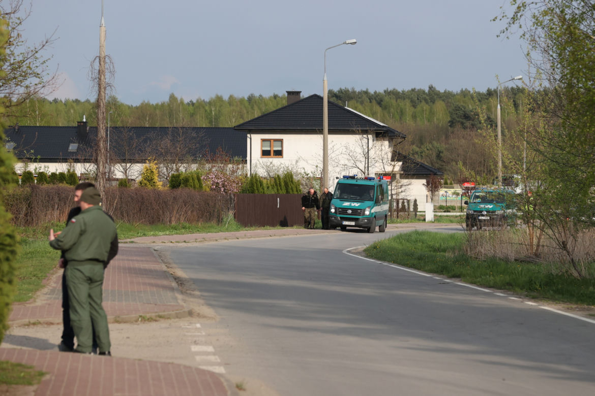 Usłyszałam huk, potem była głucha cisza". Wstrząsająca relacja z wypadku samolotów nad Radomiem