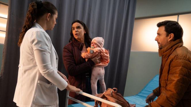 Na dobre i na złe odc. 981. Iga (Anna Szymańczyk),  Marlenka (Oliwia Romakhova), rodzice zastępczy (Monika Sznajder, Radomir Rospondek)