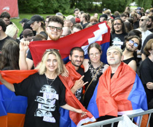 Fani i fanki czekają na System of a Down i Queens of the Stone Age! Zobacz zdjęcia spod PGE Narodowego