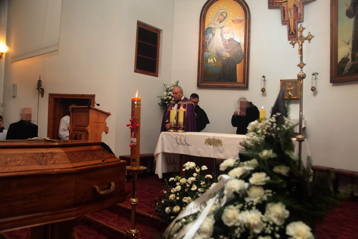 Tłumy wiernych żegnają zamordowanego ks. Adama