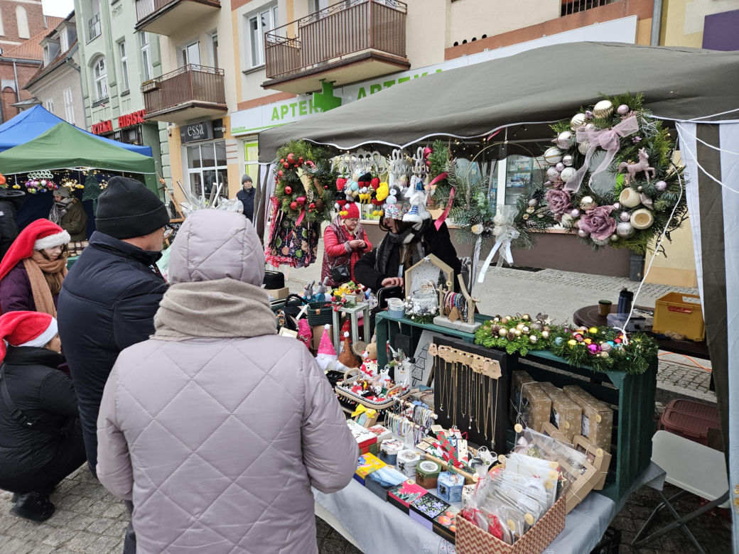 Jarmark Świąteczny w Biskupcu. Na scenie wystąpił zespół Arka Noego [ZDJĘCIA]
