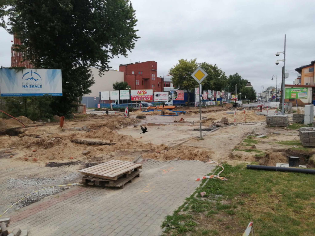 Utrudnienia w rejonie Wojskowej i Cmentarnej mają trwać do końca wakacji