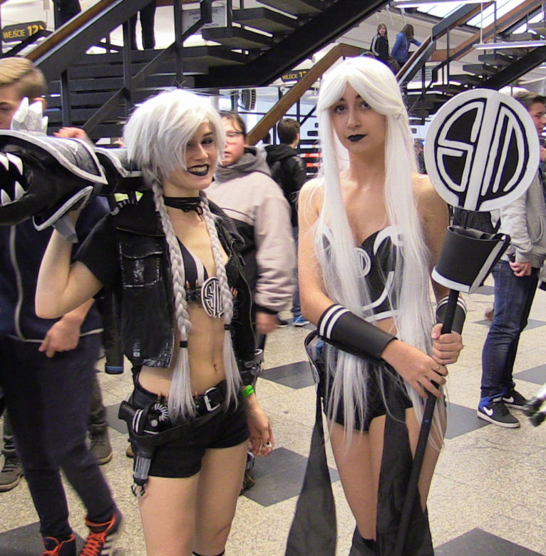 Hostessy i cosplay'e na IEM 2016