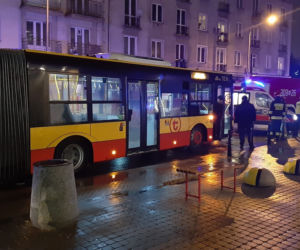 Wieczorny dramat na Mokotowie. Pieszy potrącony przez autobus
