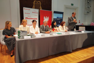 Dwie lokalne inwestycje z wysokim wsparciem unijnym. Umowy na budowę wiaduktu warszawskiego w Siedlcach i rozwój bioróżnorodności w Mrozach – już podpisane!