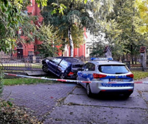 Gliwice: Ucieczka przed policją zakończyła się na ogrodzeniu parafii. Wierni byli w szoku [ZDJĘCIA]