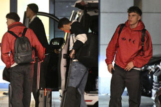 Oskar Pietuszewski pod osłoną nocy dotarł na zgrupowanie. Nie był sam! Zobacz zdjęcia