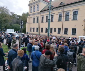Protest przed krakowską kurią