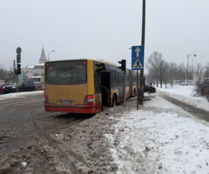 Wypadek autobusu miejskiego w Markach. Są ranni