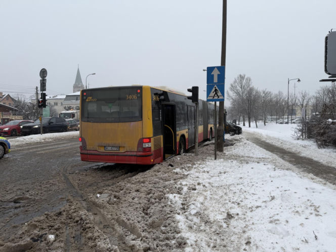 Wypadek autobusu miejskiego w Markach. Są ranni