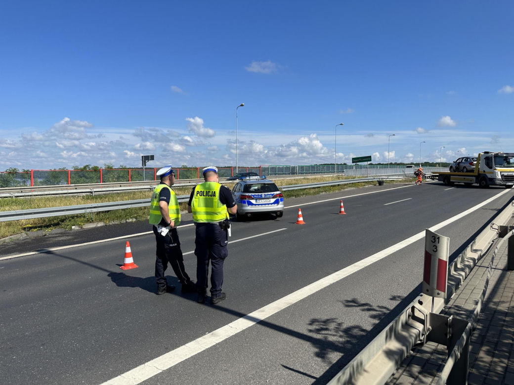 Koszmar na drodze. Wjechał w bariery i zginął. Przerażająca śmierć kierowcy