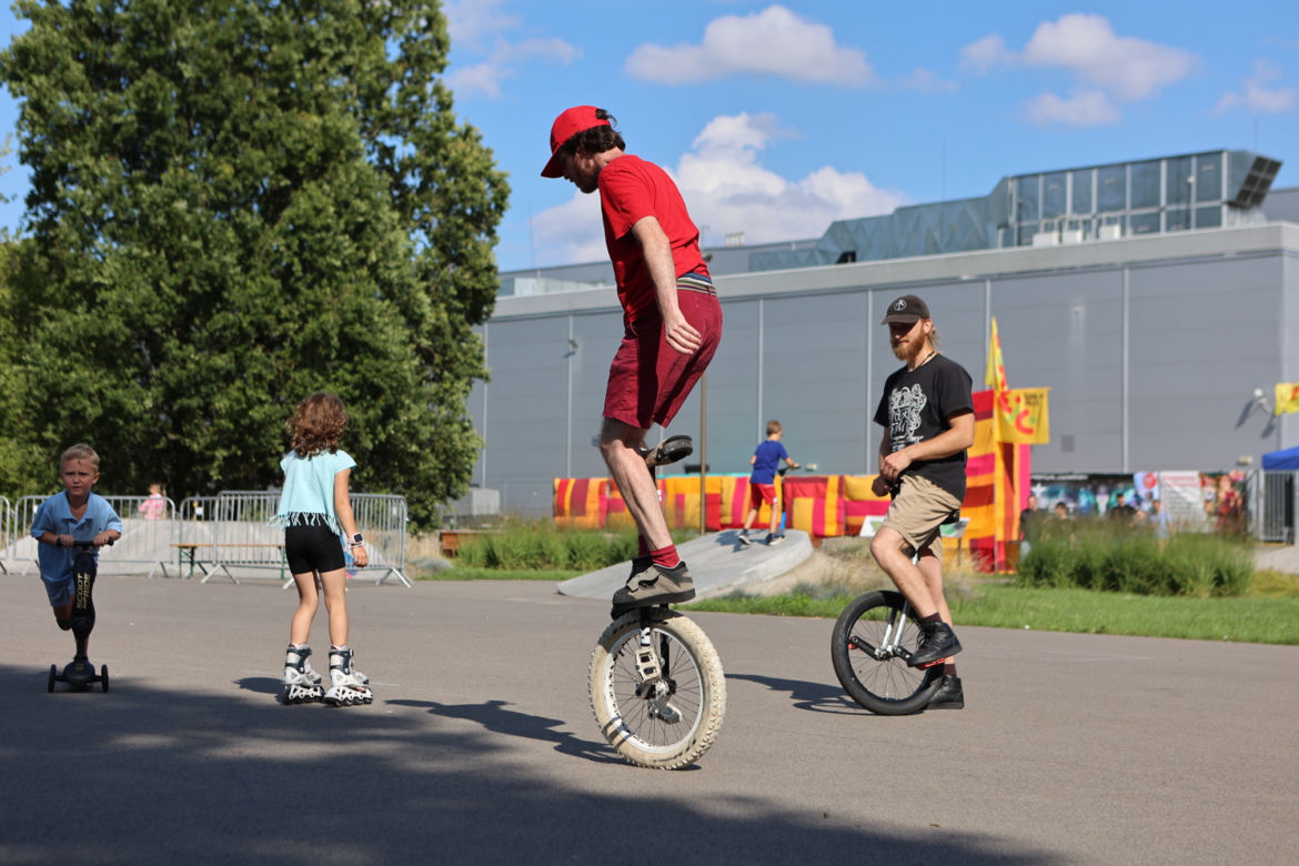 Monocyklowy trial w Parku Ludowym w Lublinie w ramach Europejskiej Konwencji Żonglerskiej