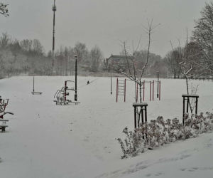 Atak zimy w Świętokrzyskiem. Śnieg i trudne warunki drogowe 23 Listopada 2025