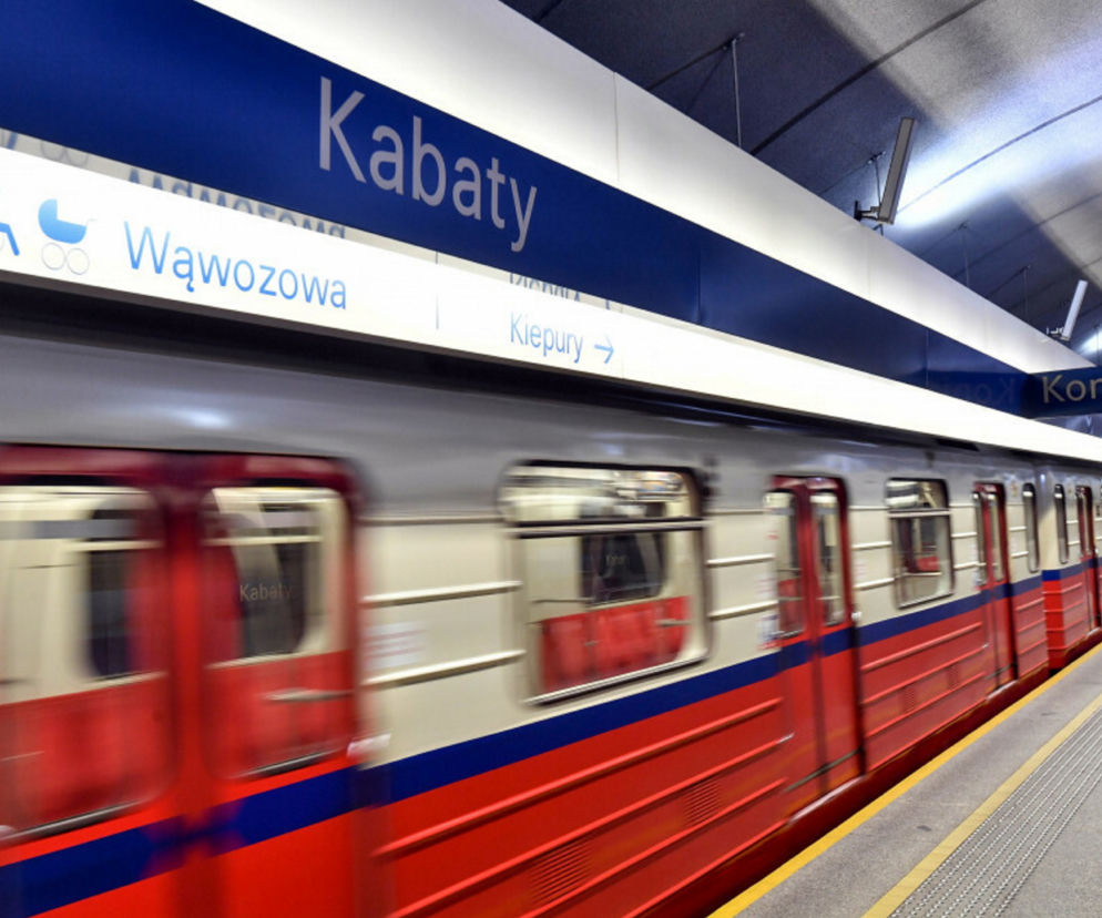 Awaria metra w Warszawie! Utrudnienia na linii M1. Uruchomiono komunikację zastępczą