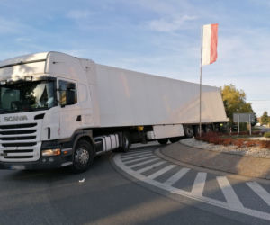 TIR zablokował rondo w Lisiej Górze