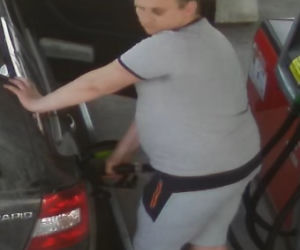 Rozbój i kradzież samochodu w Toruniu - policja prosi o pomoc