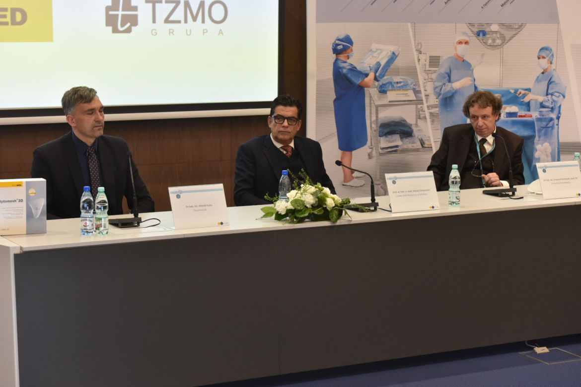 Profesor Maciej Śmietański po raz pierwszy na świecie wszczepił implant Optomesh 3D ILAM. Dokonał tego w Toruniu
