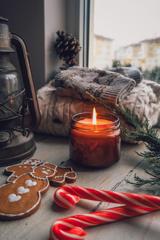 Hygge na święta. Jak świątecznie urządzić salon w stylu hygge? Oto nasze inspiracje