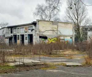 Niebezpieczny pustostan straszy w centrum Szczecina
