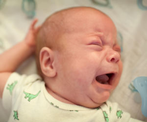 Nieutulony płacz niemowlaka to nie zawsze kolka. Winne mogą być hormony matki