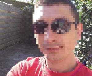 Skatowali Leszka na polnej drodze i odwieźli do domu. Nz.: ofiara