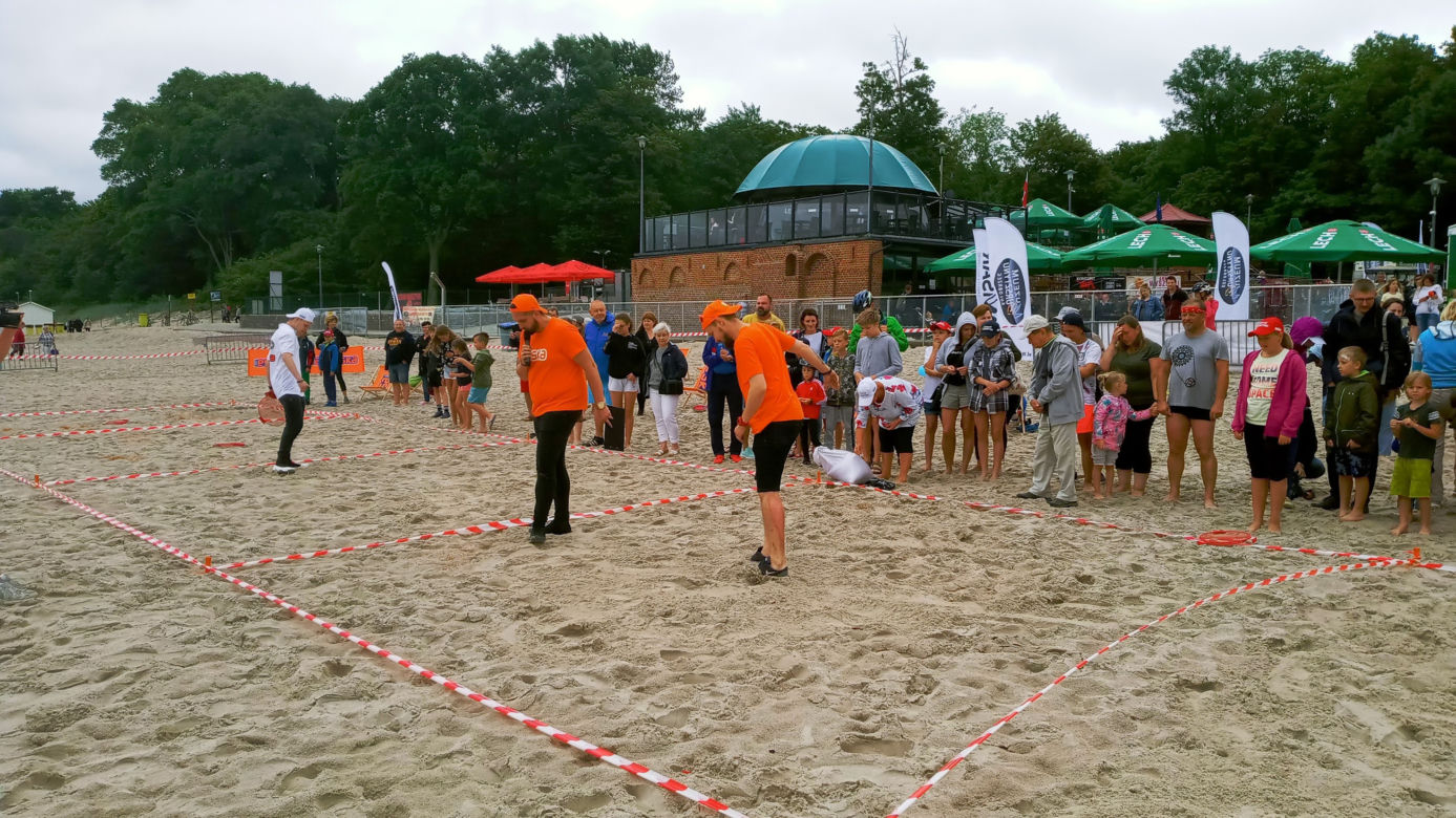 Ekipa Eska Summer City odwiedziła Kołobrzegi i wzięła udział w zawodach w poławianiu i przesiewaniu bursztynu
