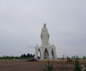 Gigantyczna figura prawie gotowy! 55-metrowa Maryja już przyciąga tłumy. Robi wrażenie