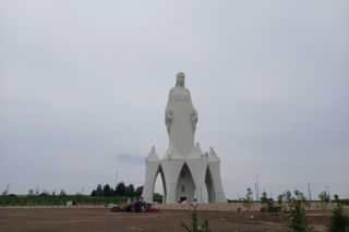 Gigantyczna figura prawie gotowy! 55-metrowa Maryja już przyciąga tłumy. Robi wrażenie