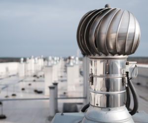 Wentylacja hybrydowa w halach – połączenie natury z inteligentnym sterowaniem