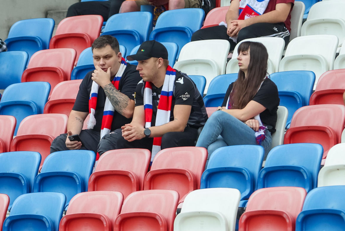 Sportowe emocje na trybunach podczas meczu Górnik Zabrze - Piast Gliwice