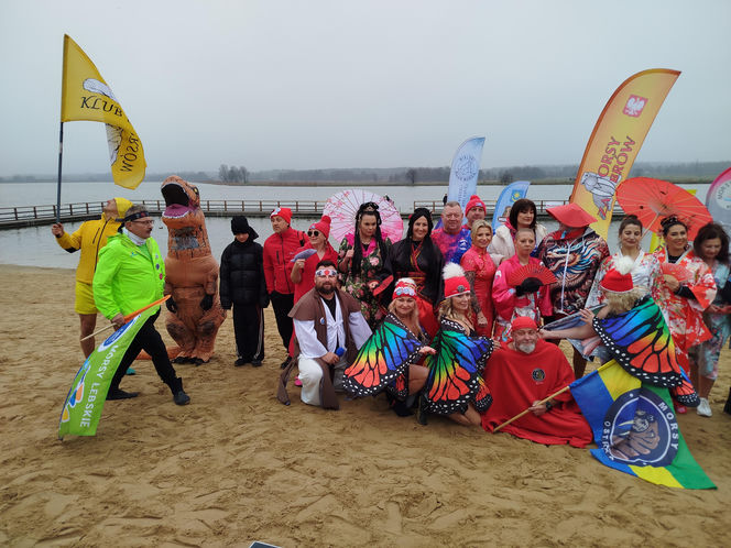 Mazowieckie Morsy otworzyły sezon morsowania 2025/2026 nad zalewem w Siedlcach