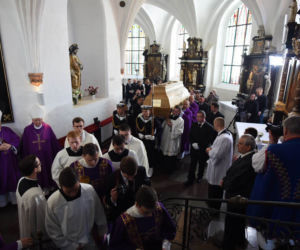 RELACJA NA ŻYWO - POGRZEB ABP. GOCŁOWSKIEGO.