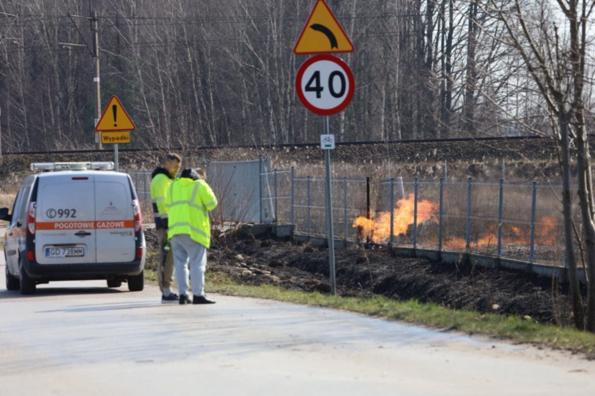 Pożar w Lubajnach pod Ostródą! Ogień zagraża schronisku dla zwierząt. Psy ewakuowane!