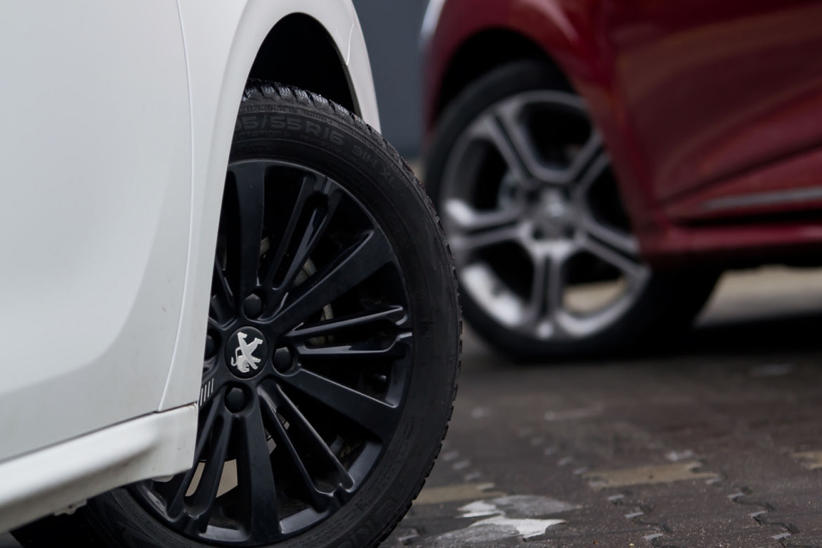 Renault Clio 1.2 TCe Intens GT Line vs. Peugeot 208 1.2 PureTech Style