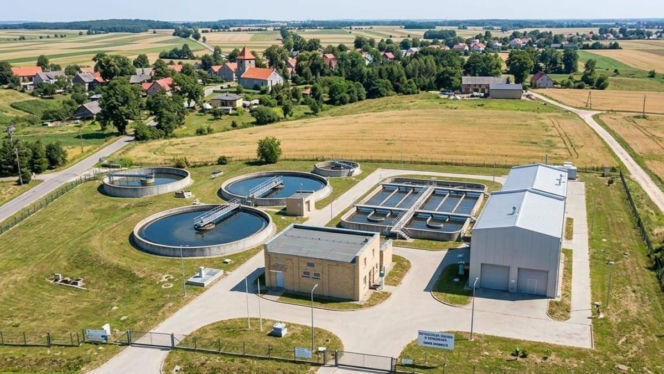 Szok! Urodziła żywe dziecko i wrzuciła je do ścieków. Ciało wypadło z beczkowozu. "Nie miał szans"