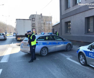 Katowice. Niebezpieczny towar wypadł z dostawczaka [ZDJĘCIA]