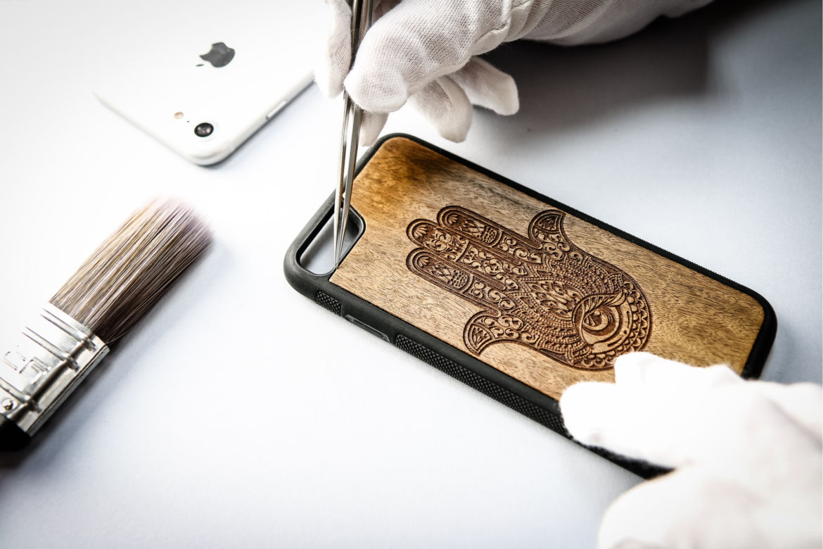 Drewniane etui na telefon