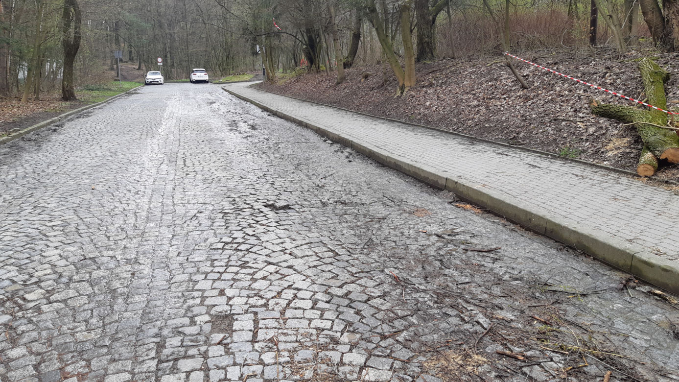 Wyciek wody pod górą św. Marcina