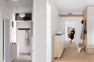 Inspiracje i triki: jak urządzić mały przedpokój – drzwi, podłoga, meble, światło
