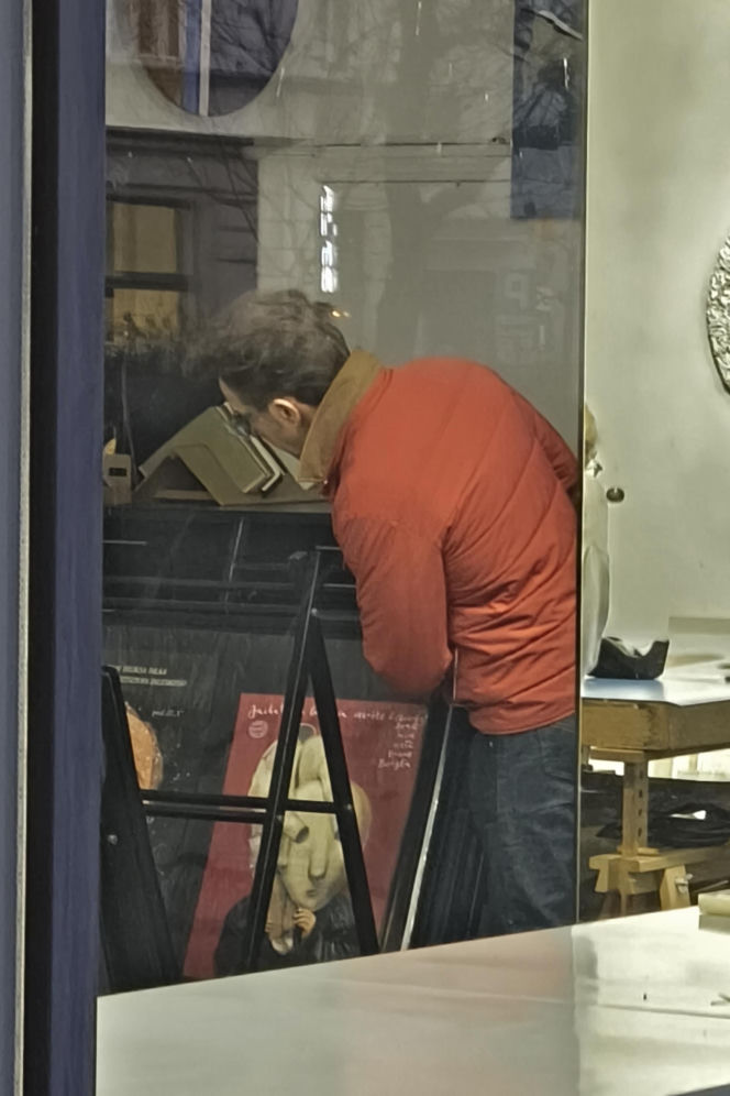 Paweł Wilczak szuka złota w w lombardzie