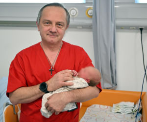 Pan Grzegorz to pierwszy położny w Polsce! Zdradza, jak oszukał system, by pomagać rodzącym kobietom