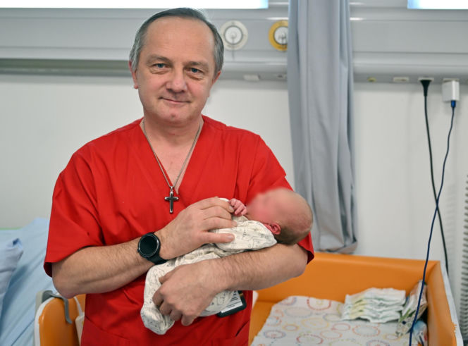 Pan Grzegorz to pierwszy położny w Polsce! Zdradza, jak oszukał system, by pomagać rodzącym kobietom