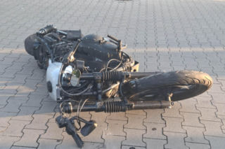 Koszmarny wypadek na parkingu galerii. Nie żyje motocyklista