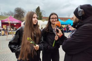 ESKA Lublin rozdawała żonkile na wiosnę