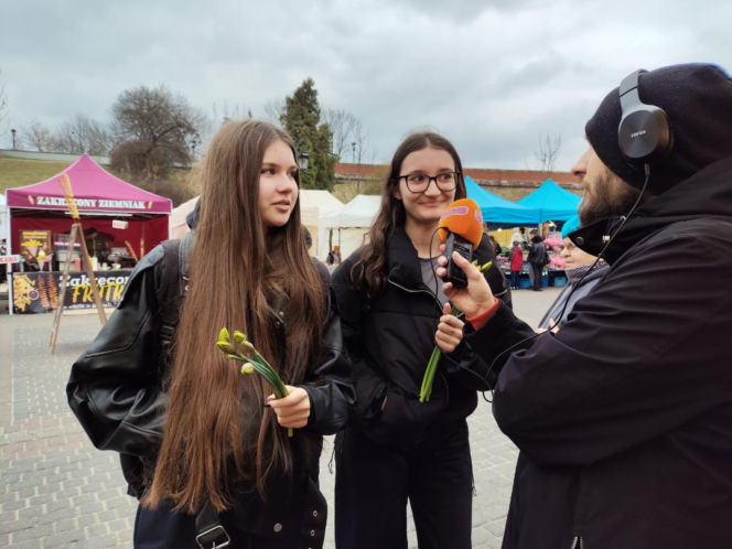 ESKA Lublin rozdawała żonkile na wiosnę