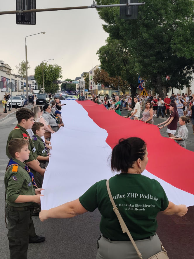 „Cześć i chwała bohaterom!”. Siedlczanie spotkali się w centrum miasta, by uczcić 82. rocznicę wybuchu Powstania Warszawskiego
