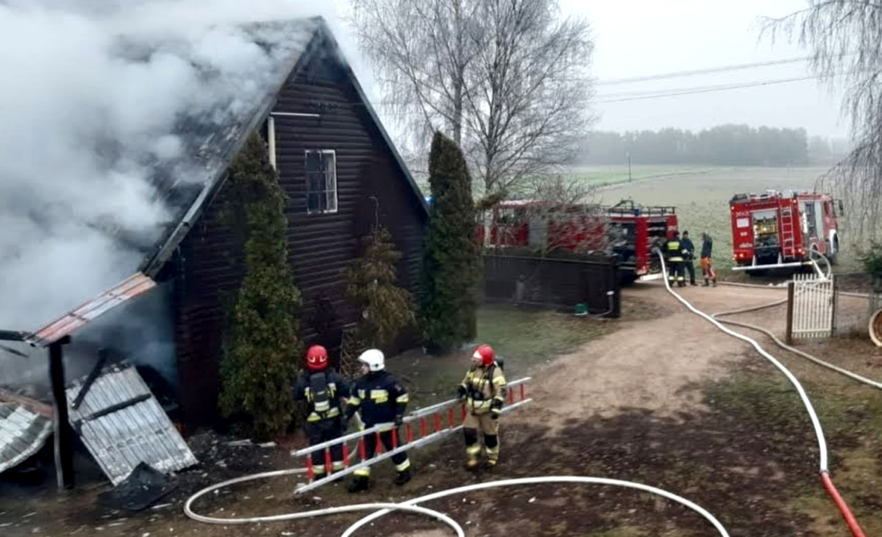 Pożar domu w Rabalinie. Mężczyzna poparzony
