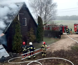 Pożar domu w Rabalinie. Mężczyzna poparzony